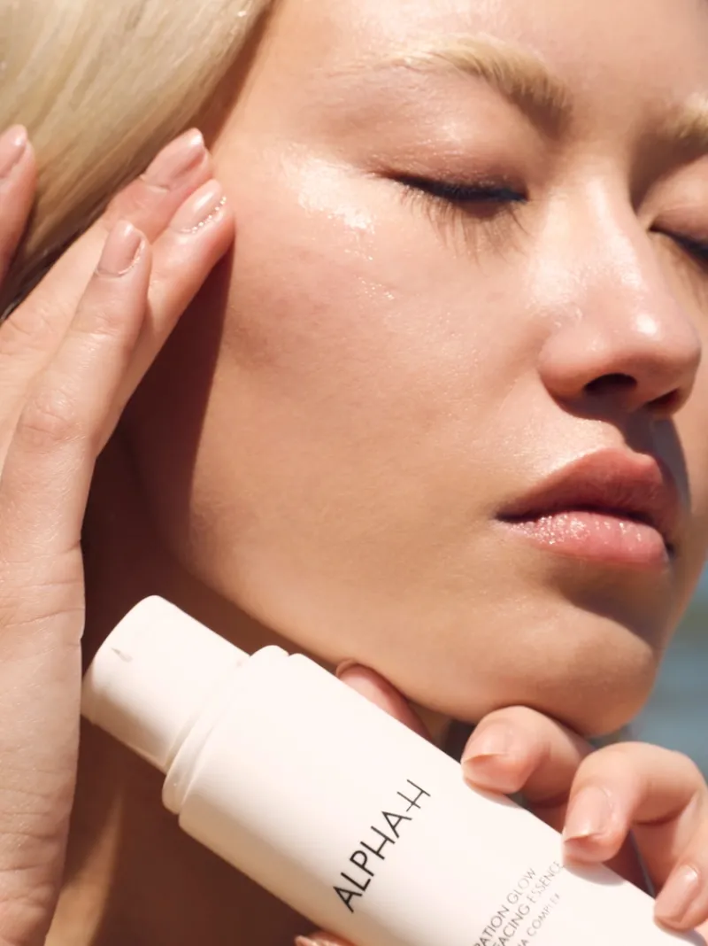 alphah_generation_glow_da_4.webp Alpha-H Generation Glow Daily Resurfacing Essence | MECCA Fashion