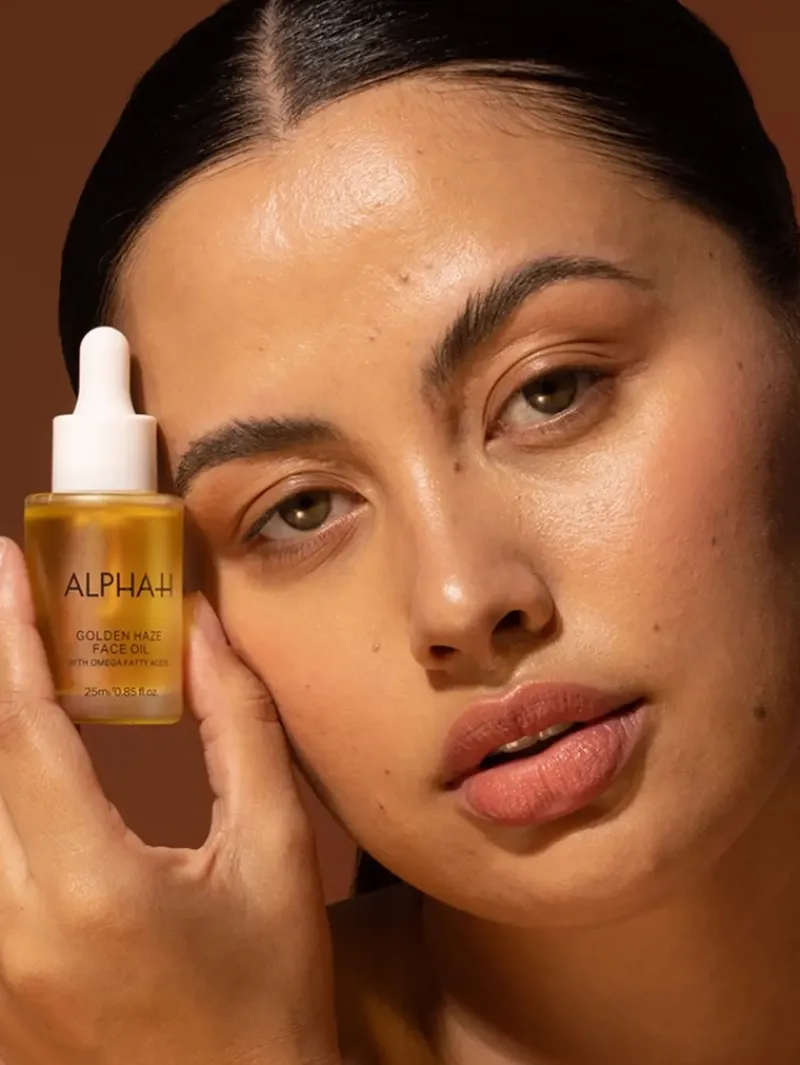 alphah_golden_haze_face_o_3.webp Alpha-H Golden Haze Face Oil | MECCA Hot