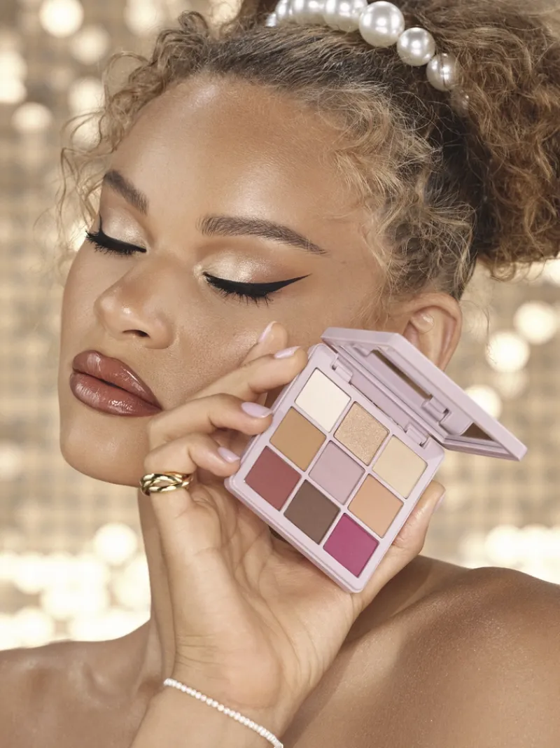 anastasia_beverly_hills_m_2-9.webp Anastasia Beverly Hills Modern Renaissance Mini Eyeshadow Palette | MECCA Hot