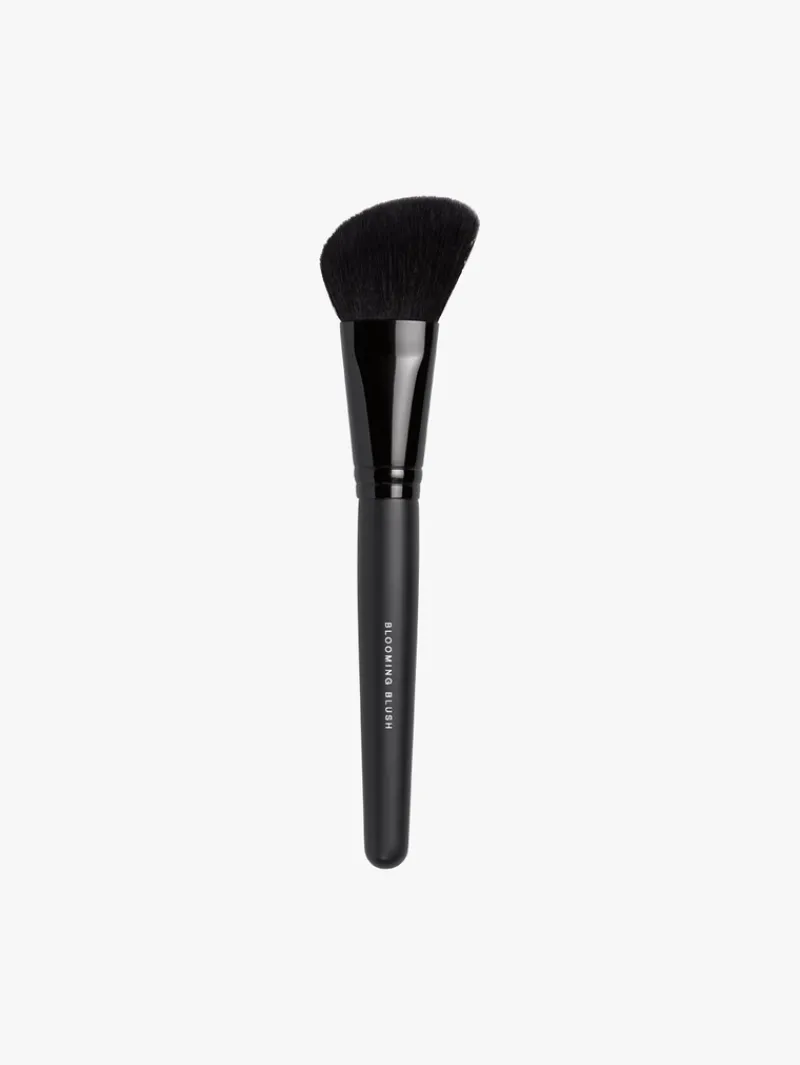 bareMinerals Blooming Blush Brush | MECCA Outlet