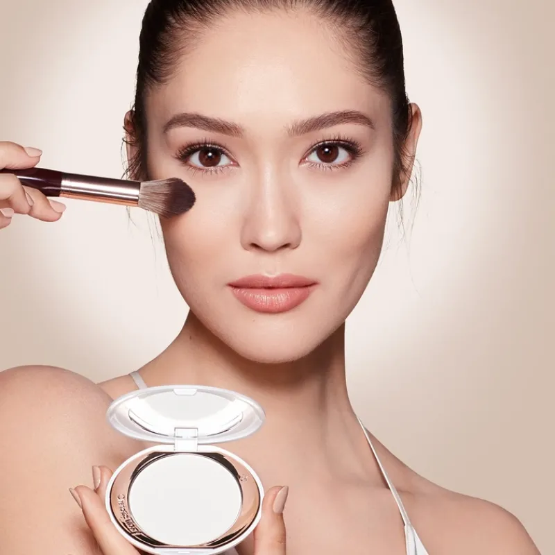 charlotte_tilbury_airbrus_2-7.webp Charlotte Tilbury Airbrush Brightening Flawless Finish Powder Mini | MECCA Clearance