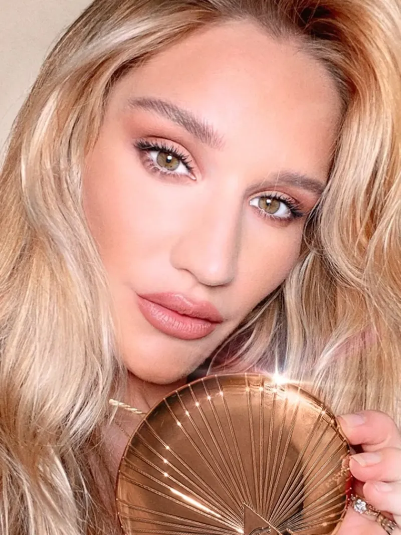 charlotte_tilbury_new_air_3.webp Charlotte Tilbury New Airbrush Bronzer | MECCA Online