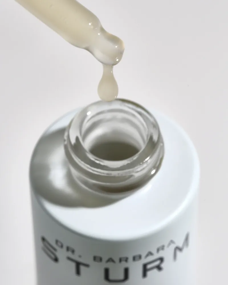 dr_barbara_sturm_microbio_2-1.webp Dr. Barbara Sturm Microbiotic Hydrating Blemish Control HA Serum | MECCA Outlet