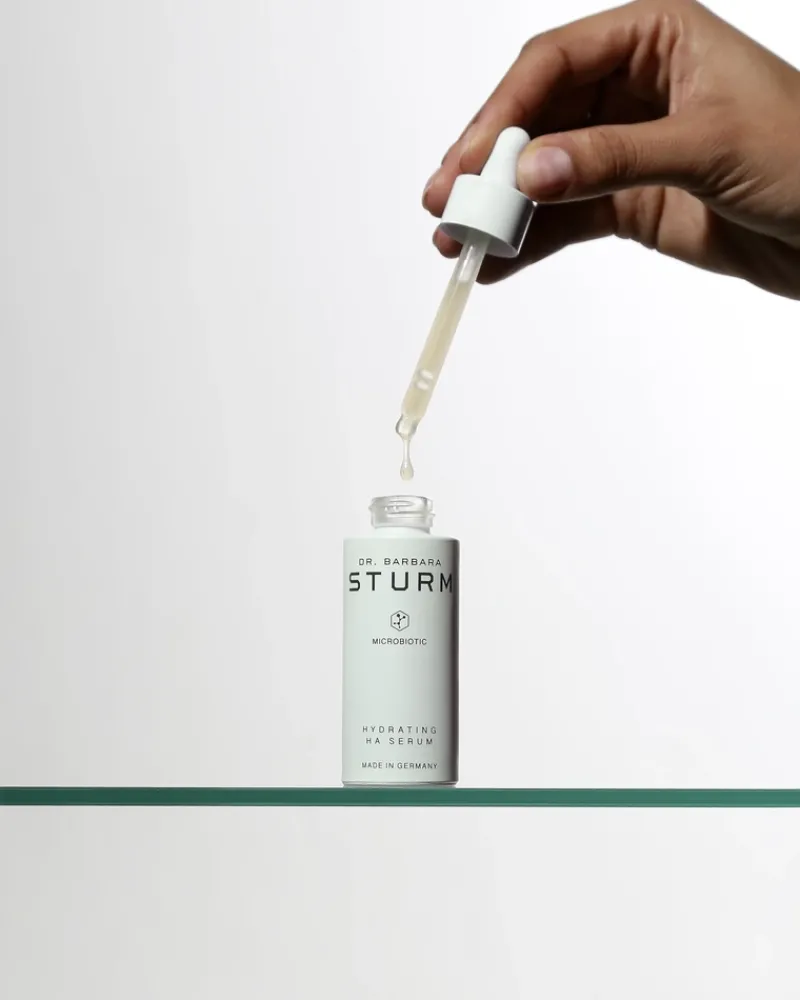 dr_barbara_sturm_microbio_4-1.webp Dr. Barbara Sturm Microbiotic Hydrating Blemish Control HA Serum | MECCA Outlet