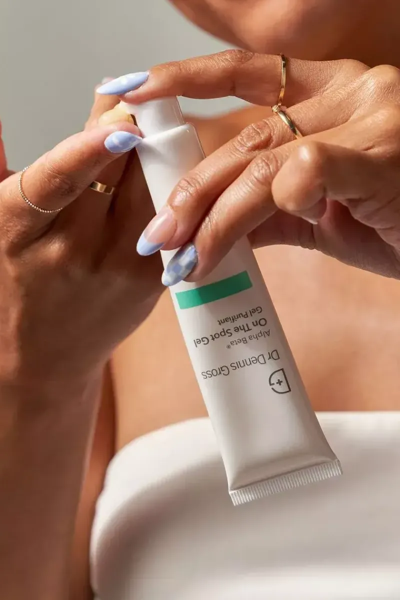 dr_dennis_gross_alpha_bet_2-3.webp Dr. Dennis Gross Alpha Beta On The Spot Gel | MECCA Fashion