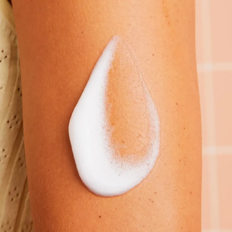 isle_of_paradise_glow_cle_2.webp Isle Of Paradise Glow Clear Self-Tanning Mousse | MECCA Best