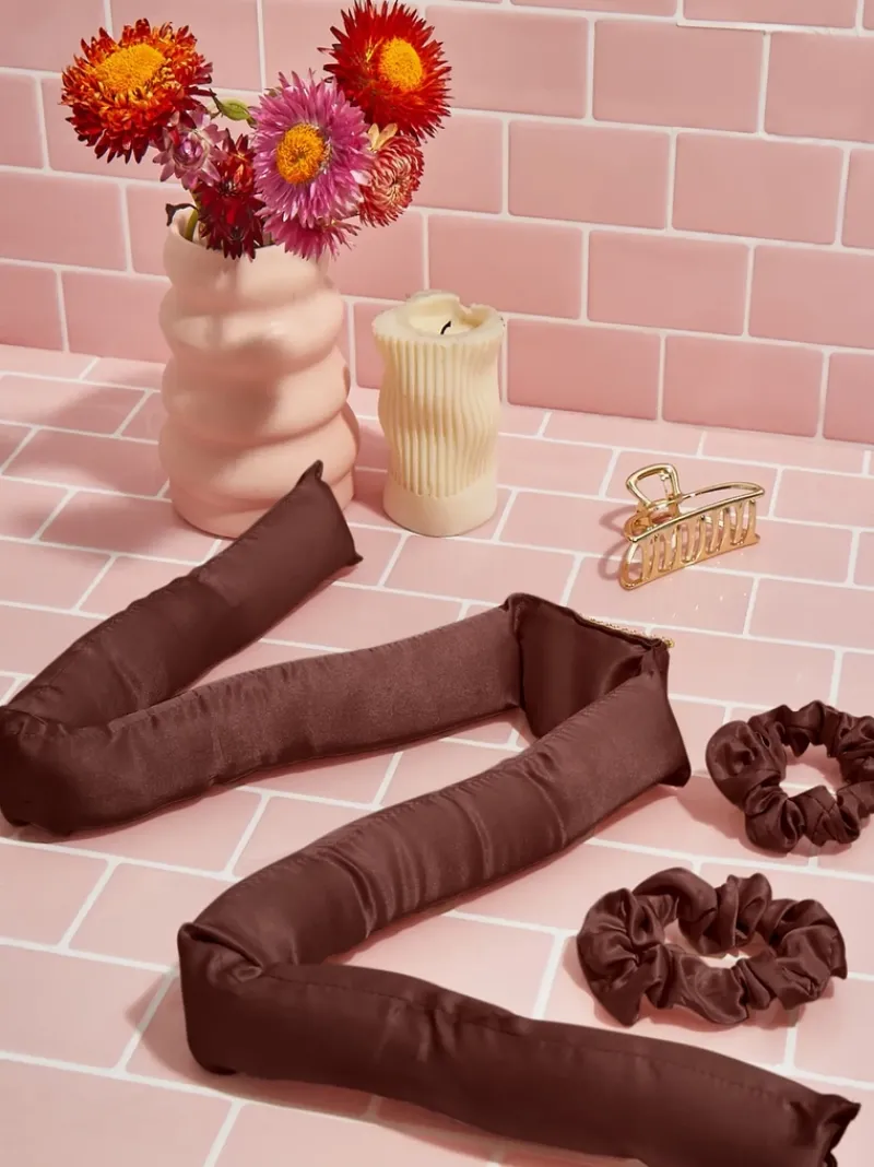 kitsch_xl_heatless_curlin_2.webp Kitsch XL Heatless Curling Set - Chocolate | MECCA Fashion