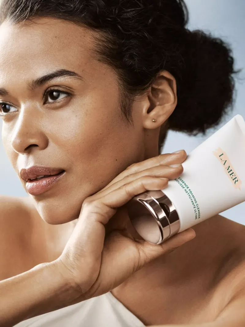 la_mer__the_essence_foami_4.webp LA MER - The Essence Foaming Cleanser | MECCA Outlet