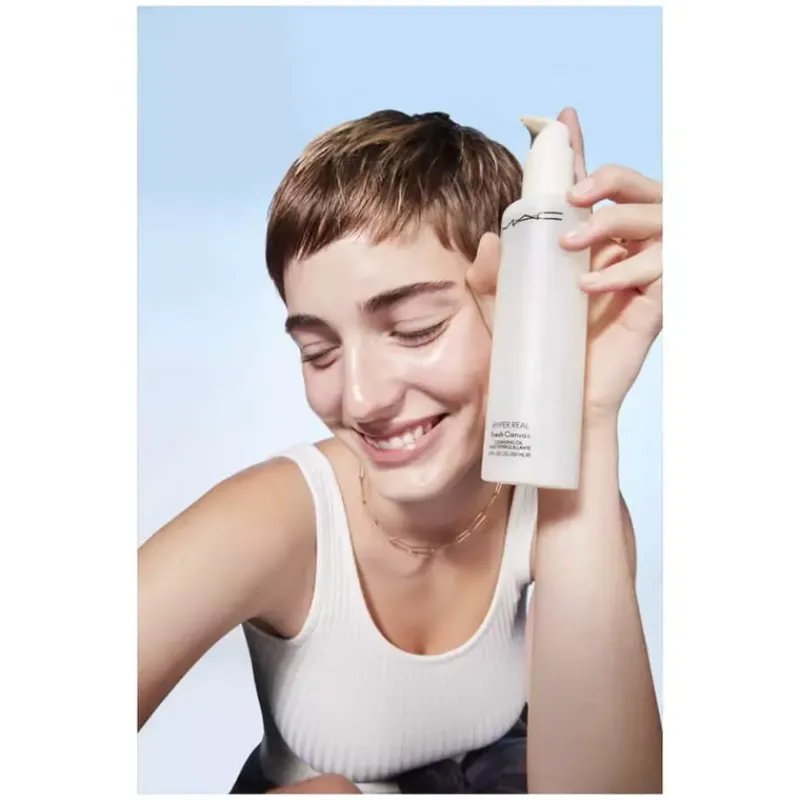 mac_cosmetics_hyper_real__2-1.webp M·A·C Cosmetics Hyper Real Fresh Canvas Cleansing Oil | MECCA Hot