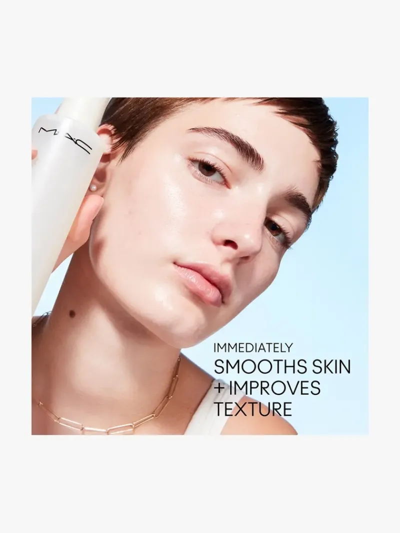 mac_cosmetics_hyper_real__3-1.webp M·A·C Cosmetics Hyper Real Fresh Canvas Cleansing Oil | MECCA Hot