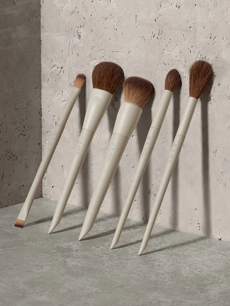morphe_x_ariel_a_dualende_4.webp Morphe X Ariel A19 Dual-Ended Concealer Brush | MECCA Hot