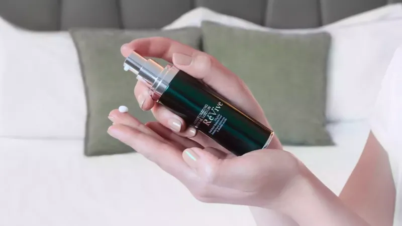 RéVive Moisturizing Renewal Lotion | MECCA Sale