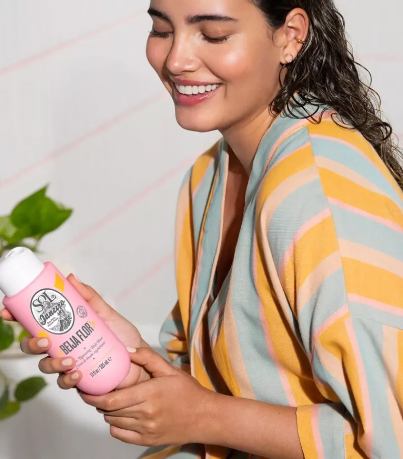 sol_de_janeiro_beija_flor_2-2.webp Sol de Janeiro Beija Flor Body Wash | MECCA Outlet