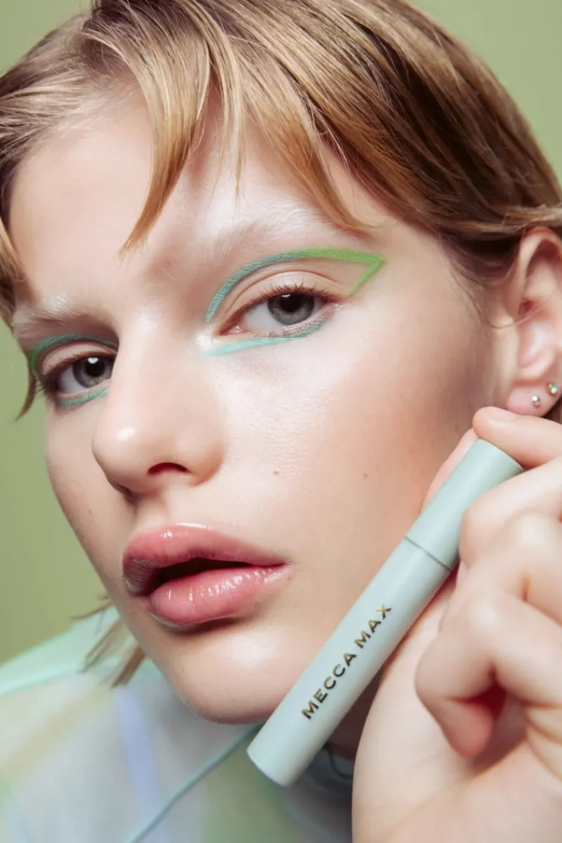 zoom_flex_fluid_liquid_sh_3.webp MECCA MAX Zoom Flex Fluid Liquid Shadow - | MECCA Fashion